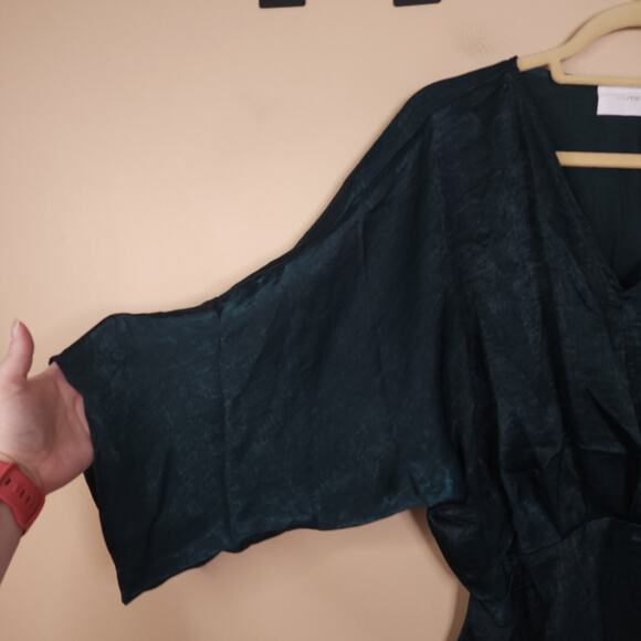 Six/Fifty Batwing Sleeve Empire Waist V-neck Blouse in Hunter Green Size L - Picture 4 of 8